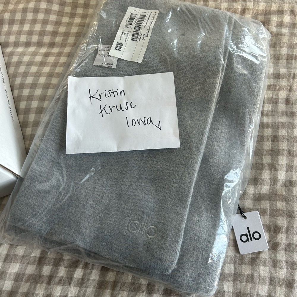 Alo Yoga 100% Merino Wool Scarf